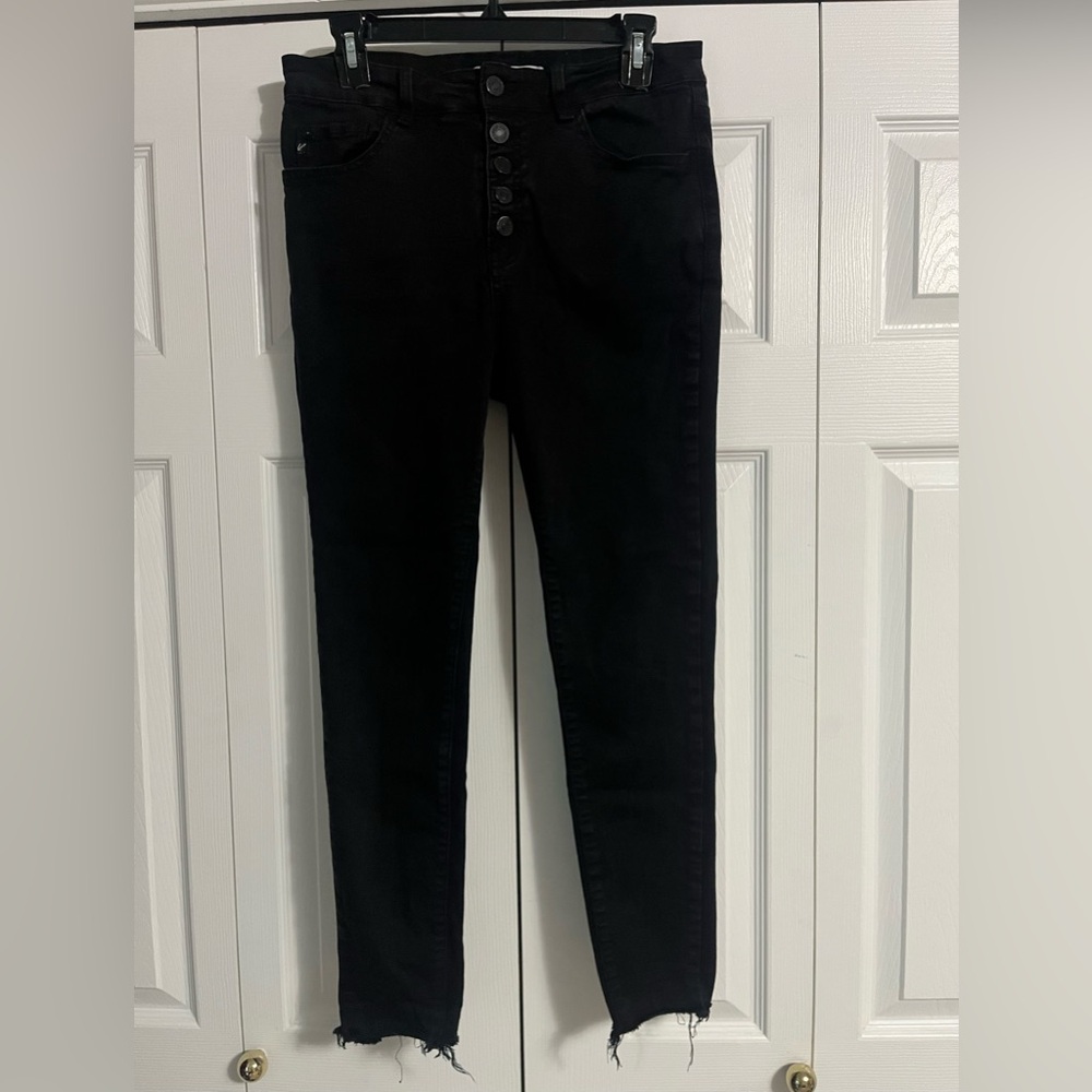 Black Skinny Jeans with Sleek Fit